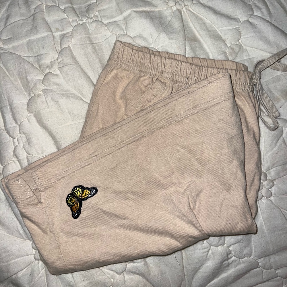 Adorable tan shorts
